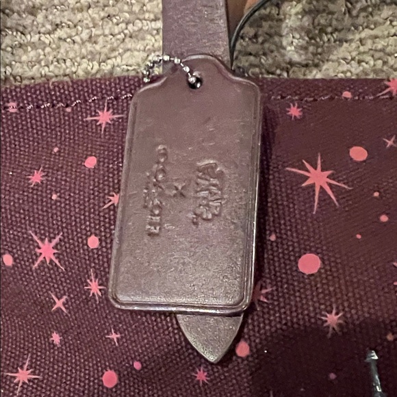 Coach Star Wars Stylish Burgundy Tote Bag with Warrior Design - Picture 2 of 5